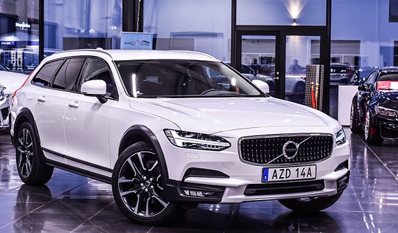 Volvo V90 Cross Country 2 of 22