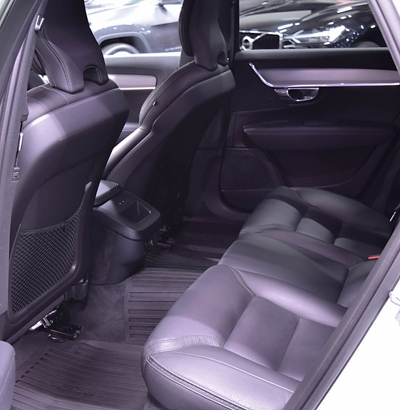 Volvo V90 Cross Country 13 of 22