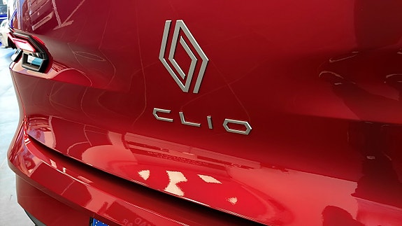 Renault Clio 23 of 23