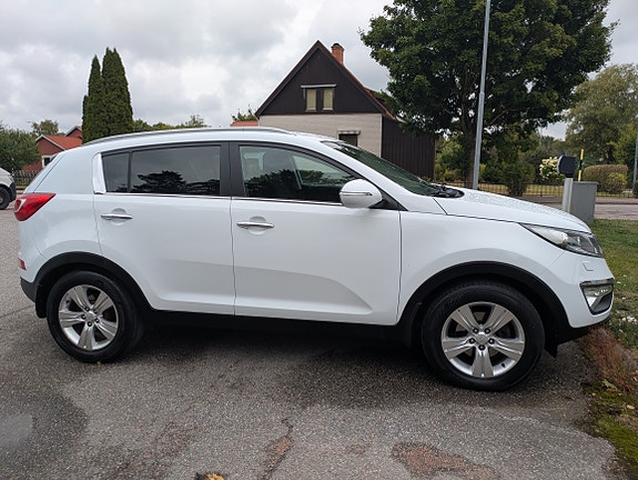 Kia Sportage 2 of 9