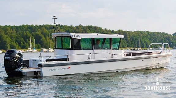 Axopar 28 AC | Mercury Verado 300 2 of 30