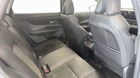 Nissan Ariya 5 of 12