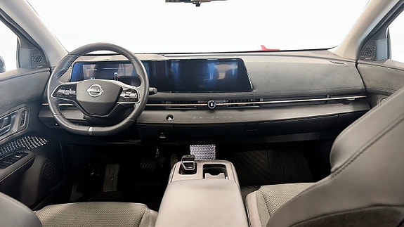 Nissan Ariya 4 of 12