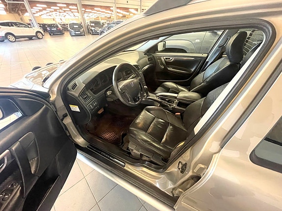 Volvo XC70 4 of 6
