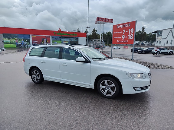 Volvo V70 2 of 11