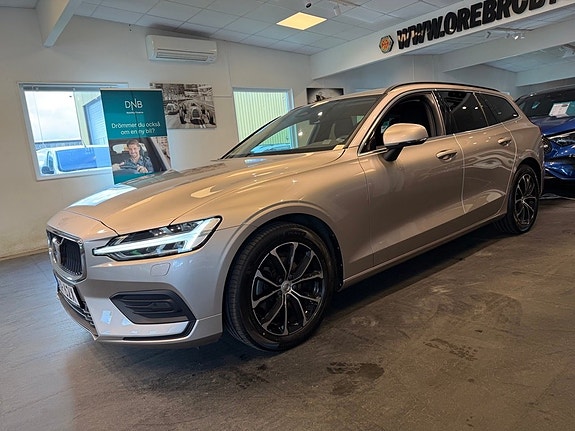Volvo V60 2 of 29