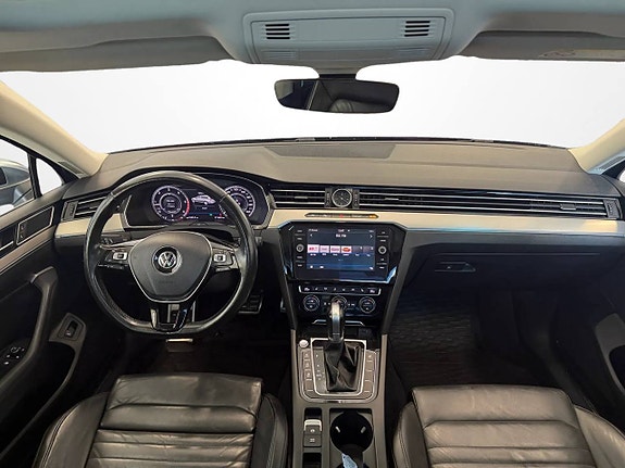 Volkswagen Passat Alltrack 9 of 15