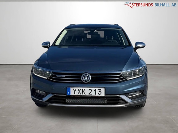 Volkswagen Passat Alltrack 2 of 15