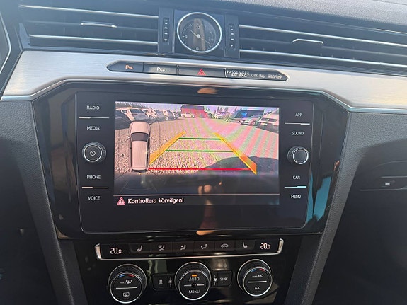 Volkswagen Passat Alltrack 13 of 15