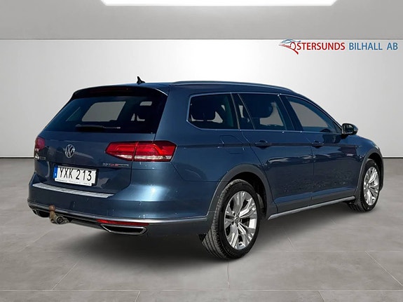Volkswagen Passat Alltrack 8 of 15