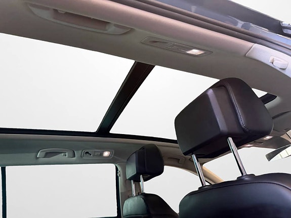 Volkswagen Passat Alltrack 10 of 15