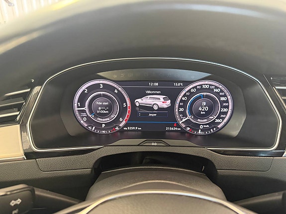 Volkswagen Passat Alltrack 12 of 15