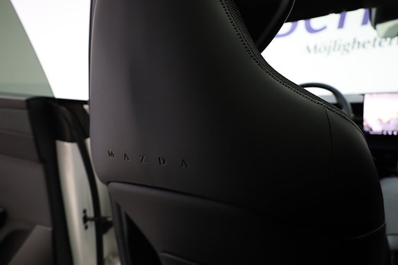 Mazda CX-6e 12 of 30
