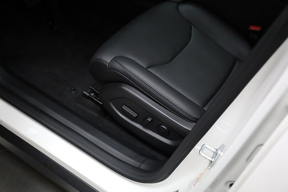 Mazda CX-6e 24 of 30