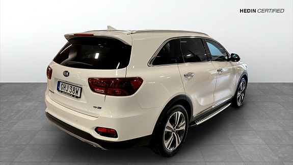 Kia Sorento 2 of 9