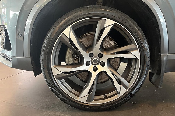 Volvo XC90 11 of 30