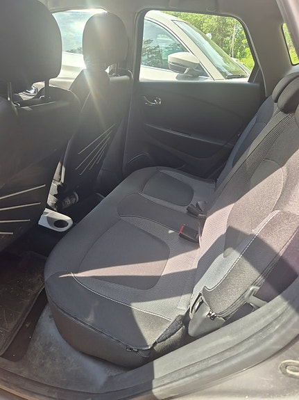 Renault Captur 3 of 5