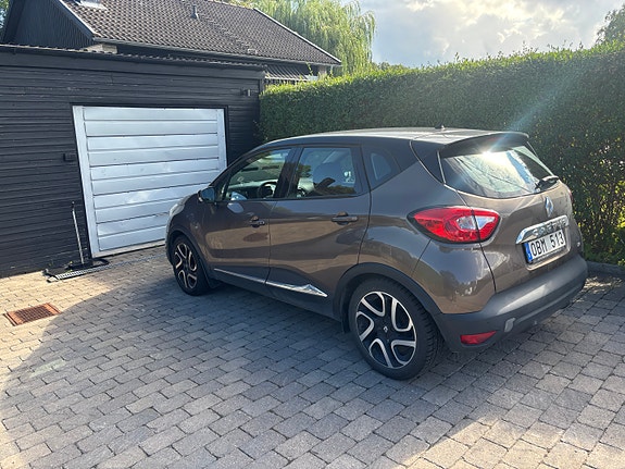 Renault Captur 2 of 5