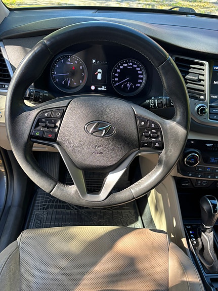 Hyundai Tucson 4 of 12