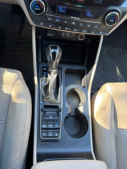 Hyundai Tucson 3 of 12