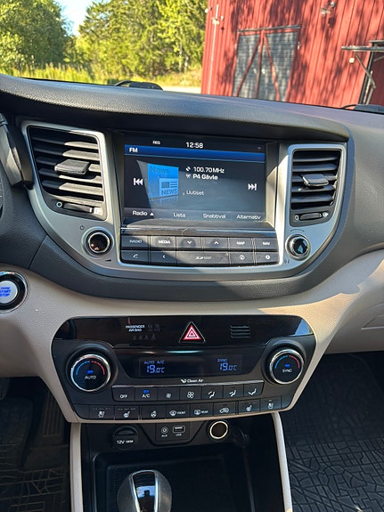 Hyundai Tucson 2 of 12