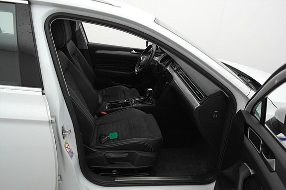 Volkswagen Passat 19 of 25