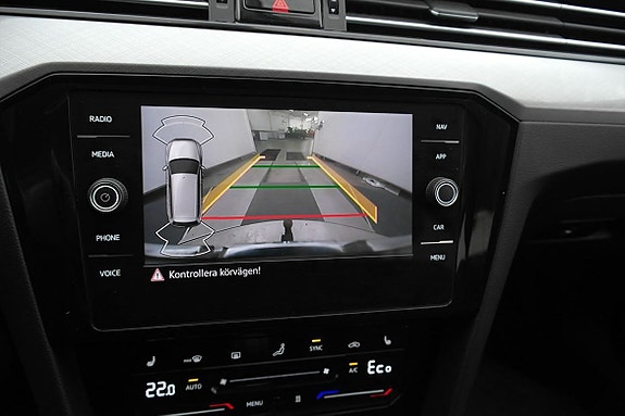 Volkswagen Passat 13 of 25