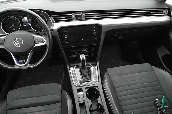 Volkswagen Passat 9 of 25