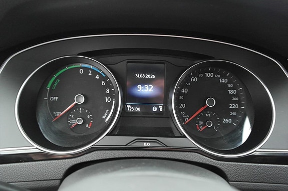 Volkswagen Passat 10 of 25