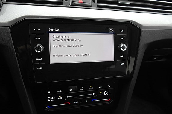 Volkswagen Passat 15 of 25