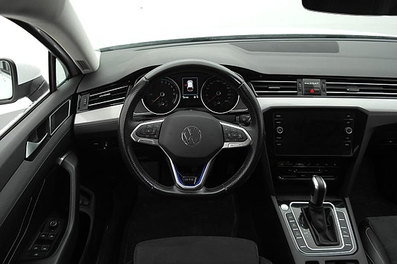 Volkswagen Passat 8 of 25