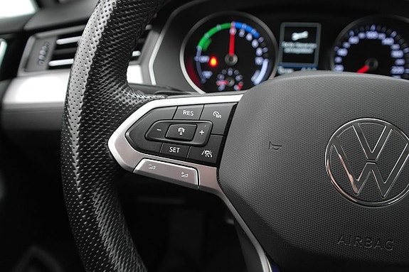 Volkswagen Passat 11 of 25