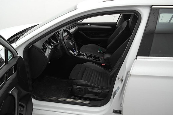 Volkswagen Passat 20 of 25