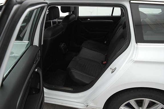Volkswagen Passat 22 of 25