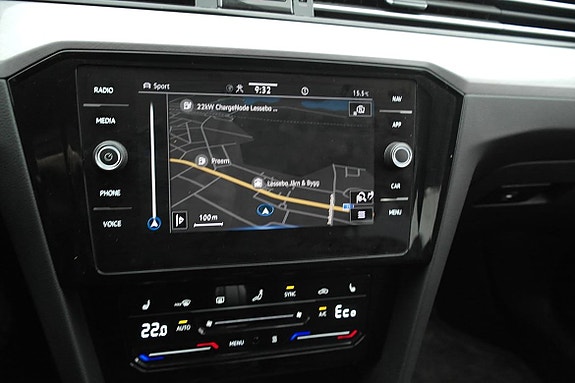 Volkswagen Passat 14 of 25