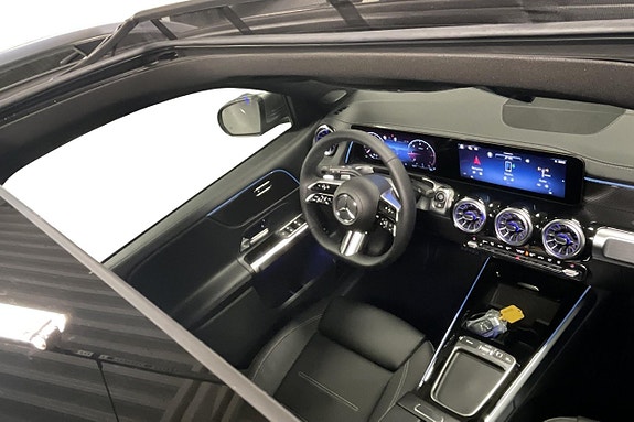 Mercedes-Benz GLB220 d 24 of 24