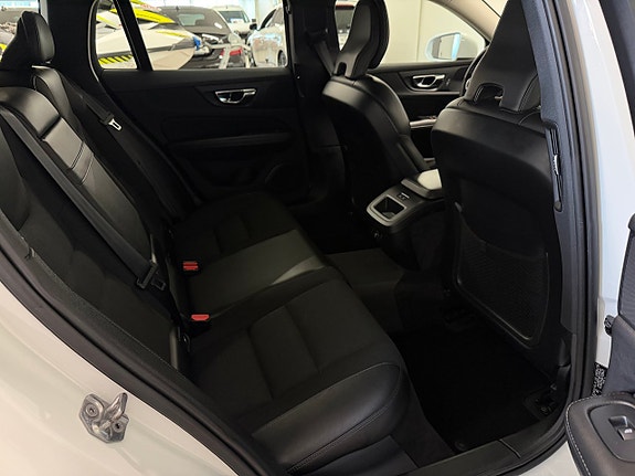 Volvo V60 13 of 13