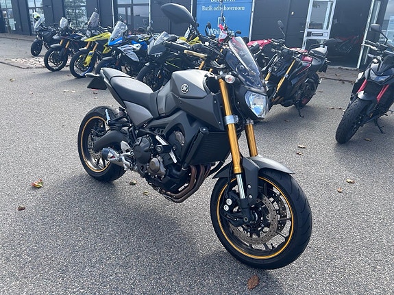 Yamaha MT-09 2 of 6