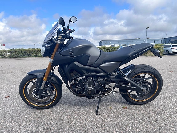 Yamaha MT-09 4 of 6