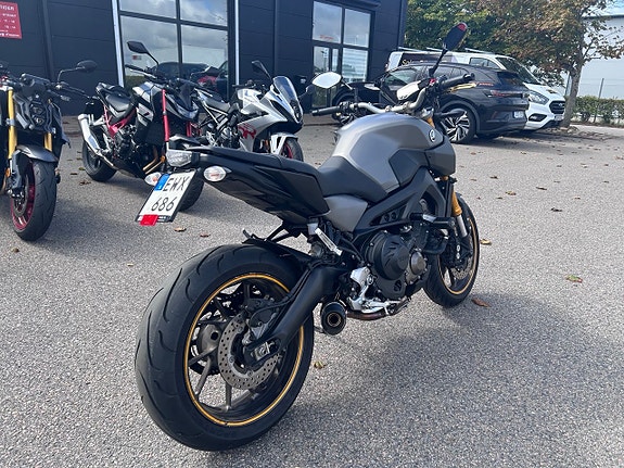 Yamaha MT-09 5 of 6