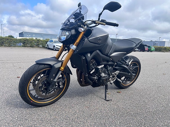Yamaha MT-09 3 of 6
