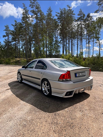 Volvo S60 2 of 5