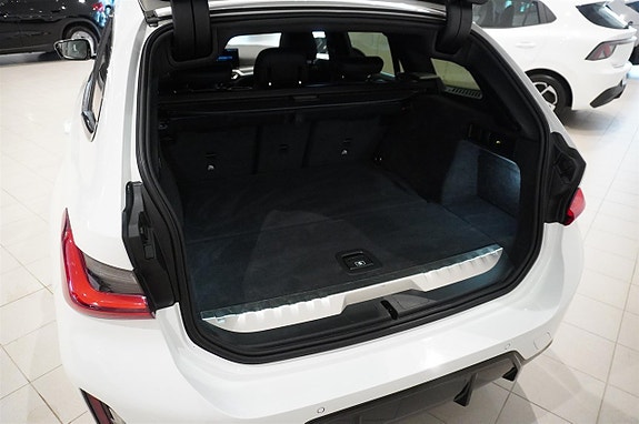 BMW 330e 5 of 12