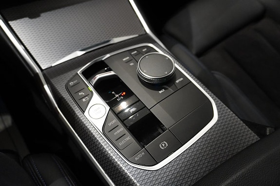 BMW 330e 10 of 12