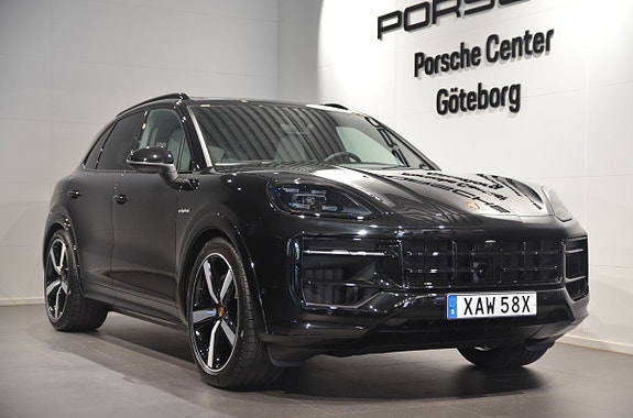 Porsche Cayenne 2 of 22