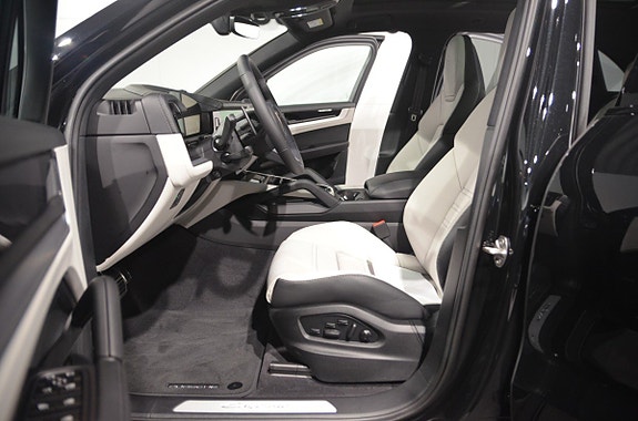 Porsche Cayenne 10 of 22