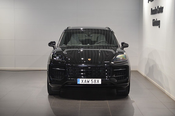 Porsche Cayenne 3 of 22