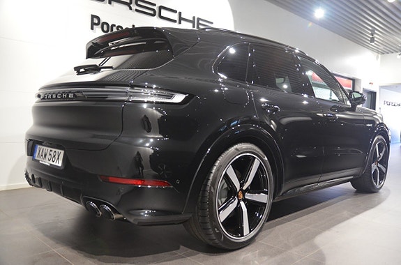 Porsche Cayenne 4 of 22