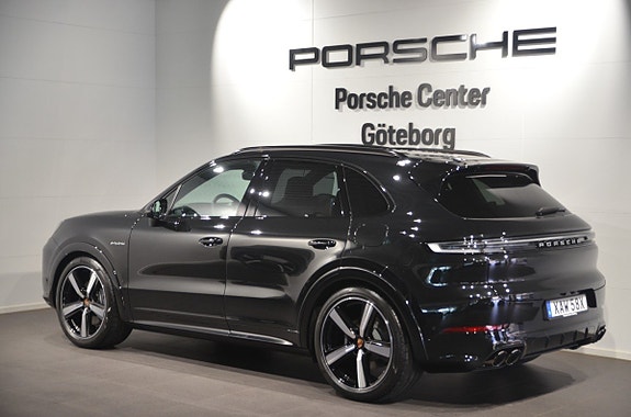 Porsche Cayenne 5 of 22