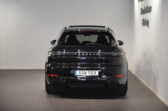 Porsche Cayenne 7 of 22